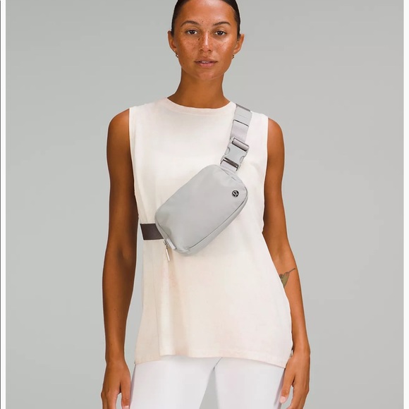 NWT Lululemon Silver Drop Everywhere Belt Bag! - Picture 9 of 9